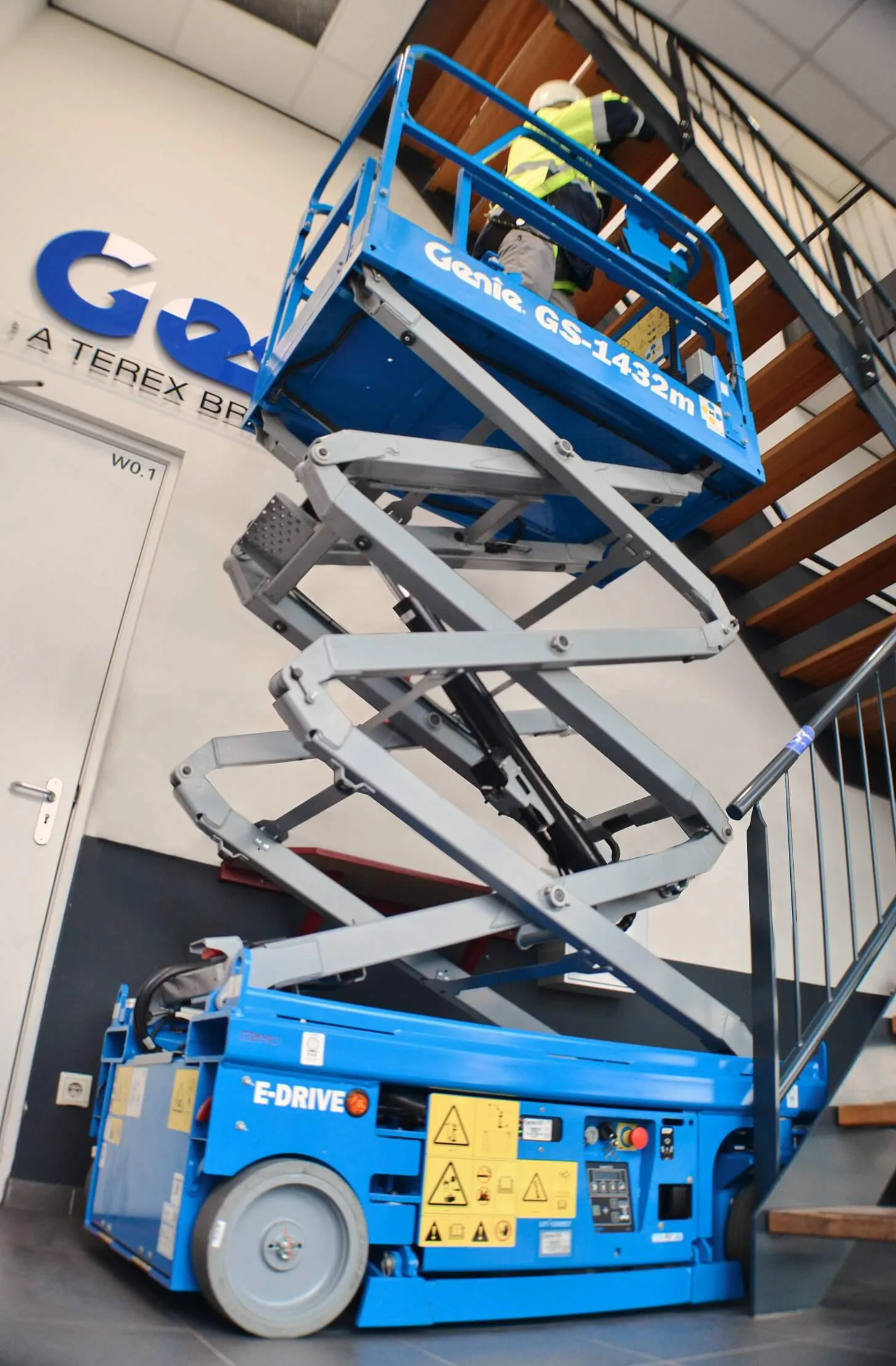 Scissor Lift 14’ 32” - Image 2