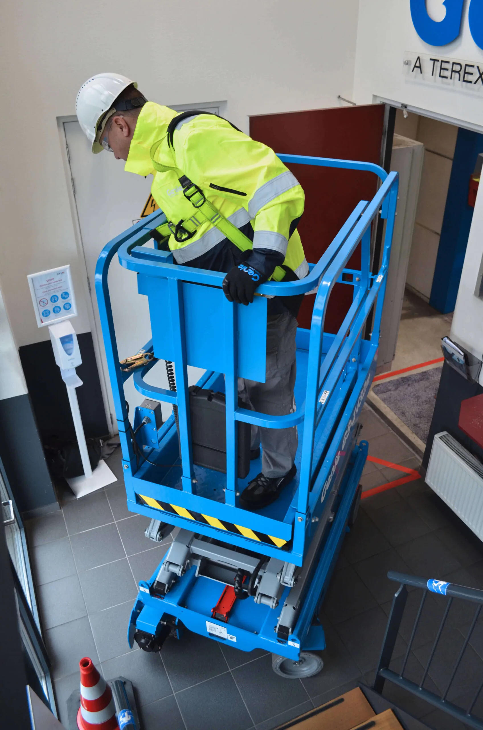 Scissor Lift 14’ 32” - Image 3