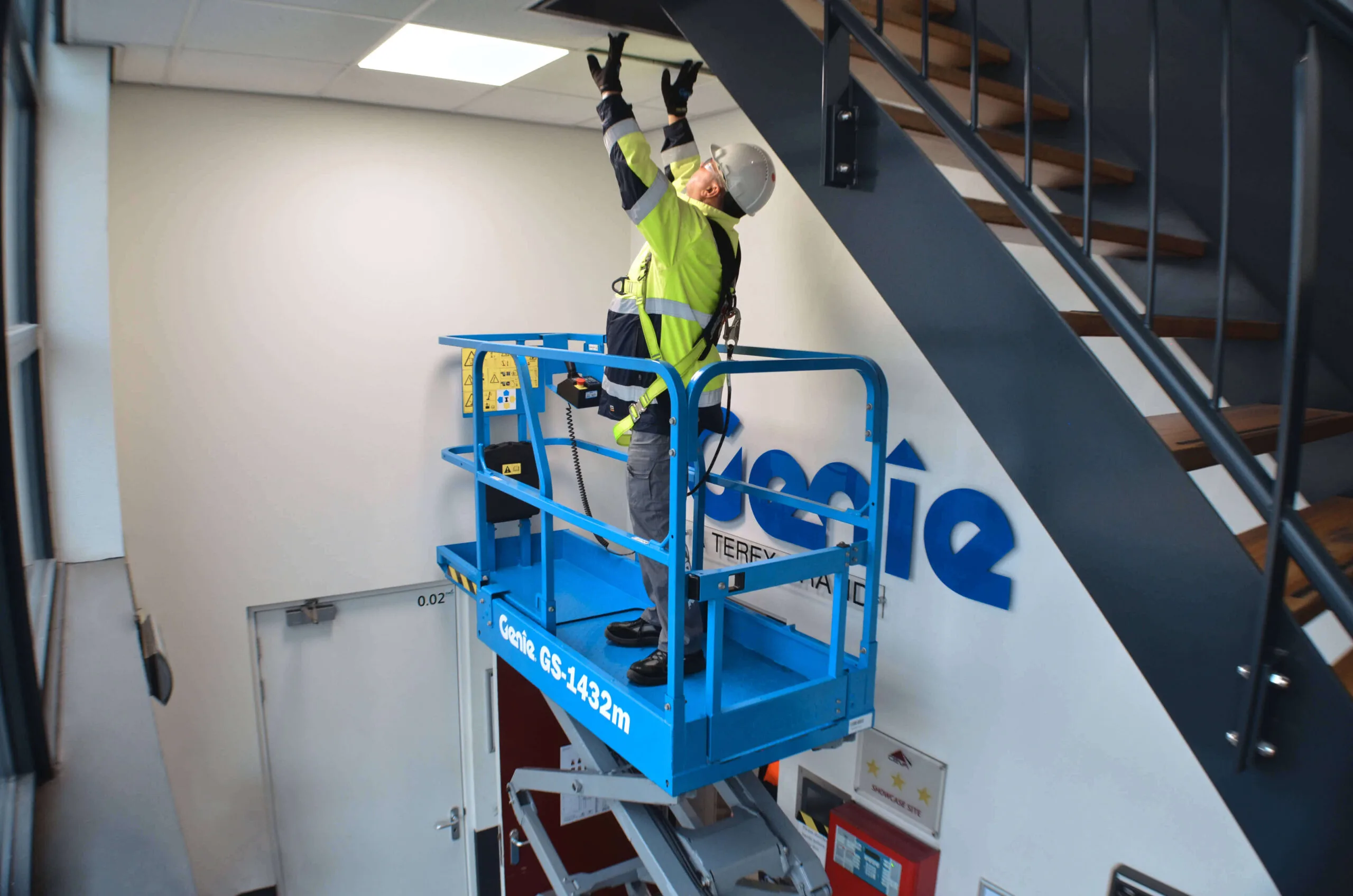 Scissor Lift 14’ 32” - Image 4