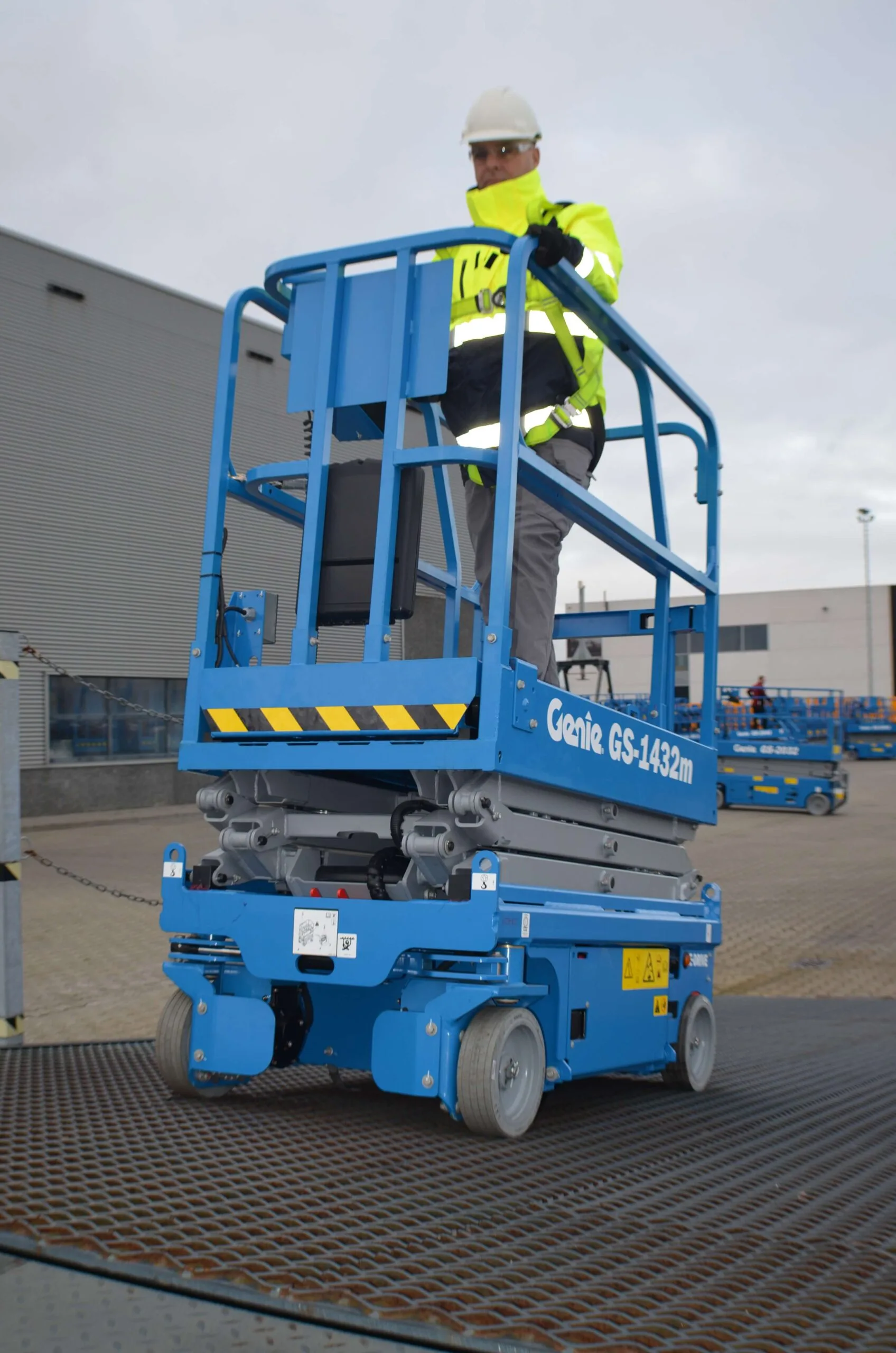 Scissor Lift 14’ 32” - Image 5