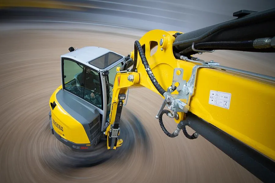 Mini Excavator 7.5k - Image 3